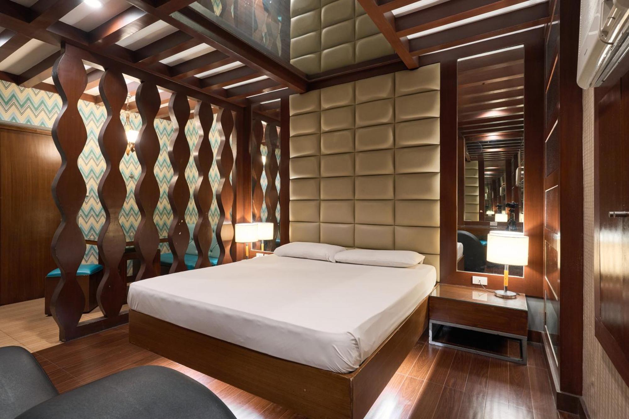 Hotel Victoria Court Malabon à Valenzuela Extérieur photo